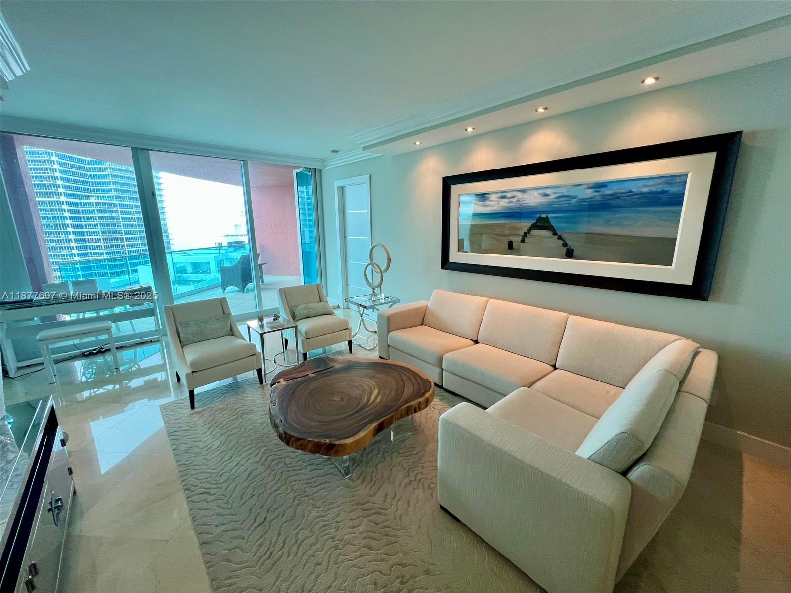 300 S Pointe Dr #2806, Miami Beach FL 33139