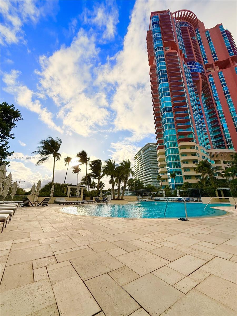 300 S Pointe Dr #2806, Miami Beach FL 33139