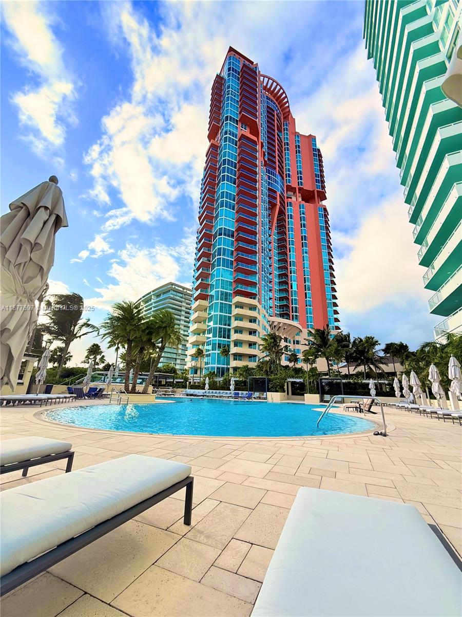 300 S Pointe Dr #2806, Miami Beach FL 33139