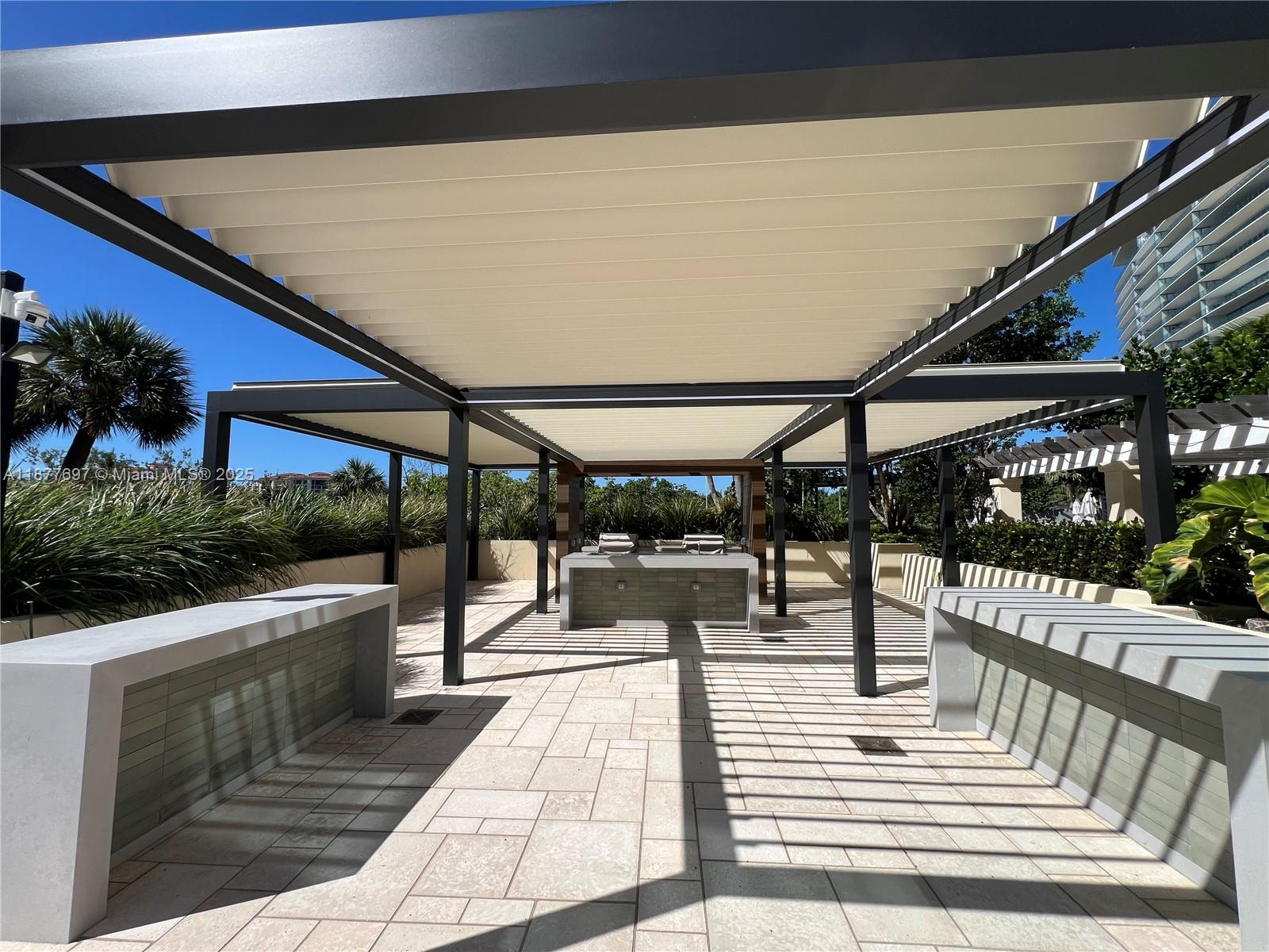 300 S Pointe Dr #2806, Miami Beach FL 33139