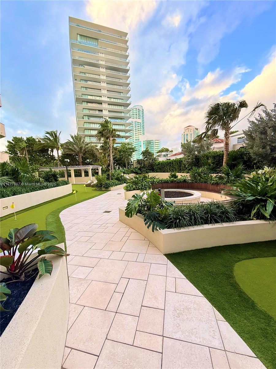 300 S Pointe Dr #2806, Miami Beach FL 33139