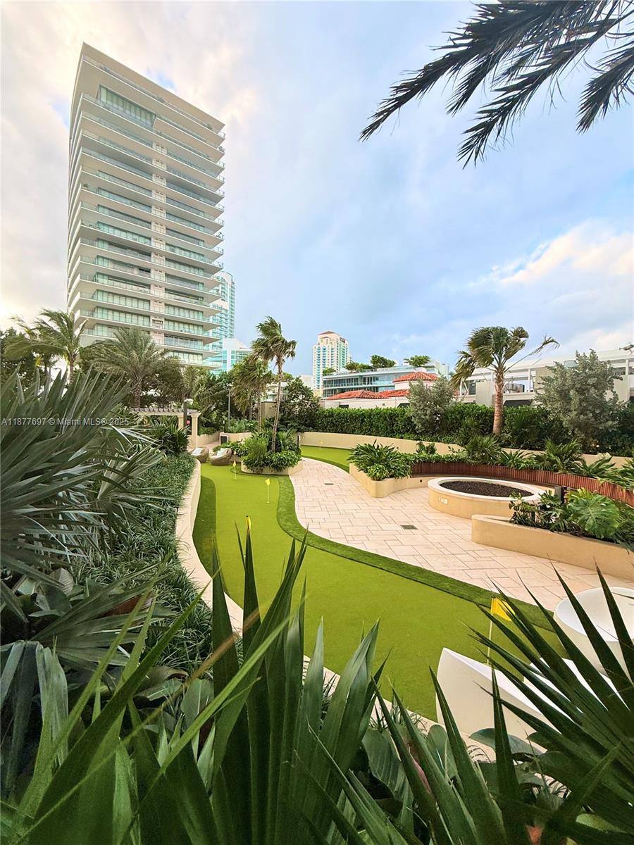 300 S Pointe Dr #2806, Miami Beach FL 33139
