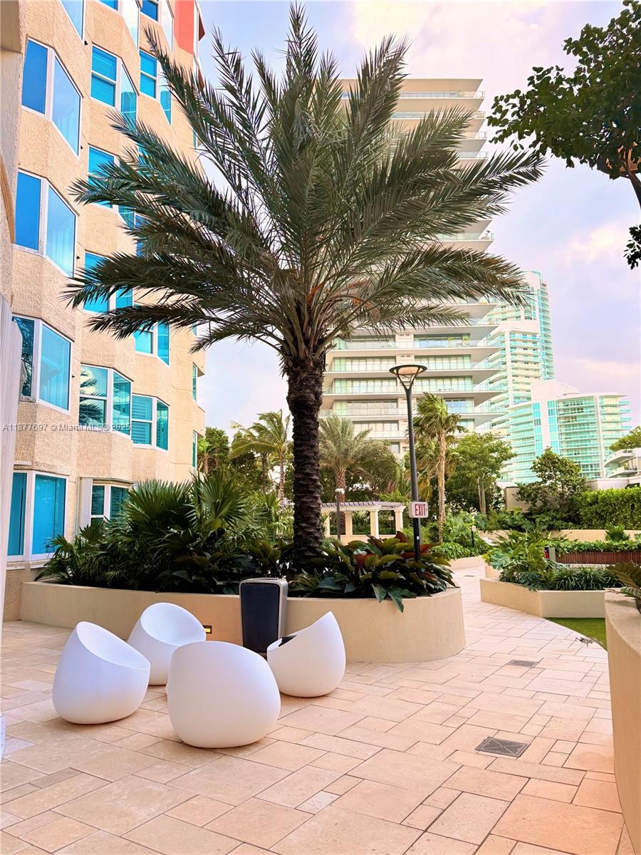 300 S Pointe Dr #2806, Miami Beach FL 33139