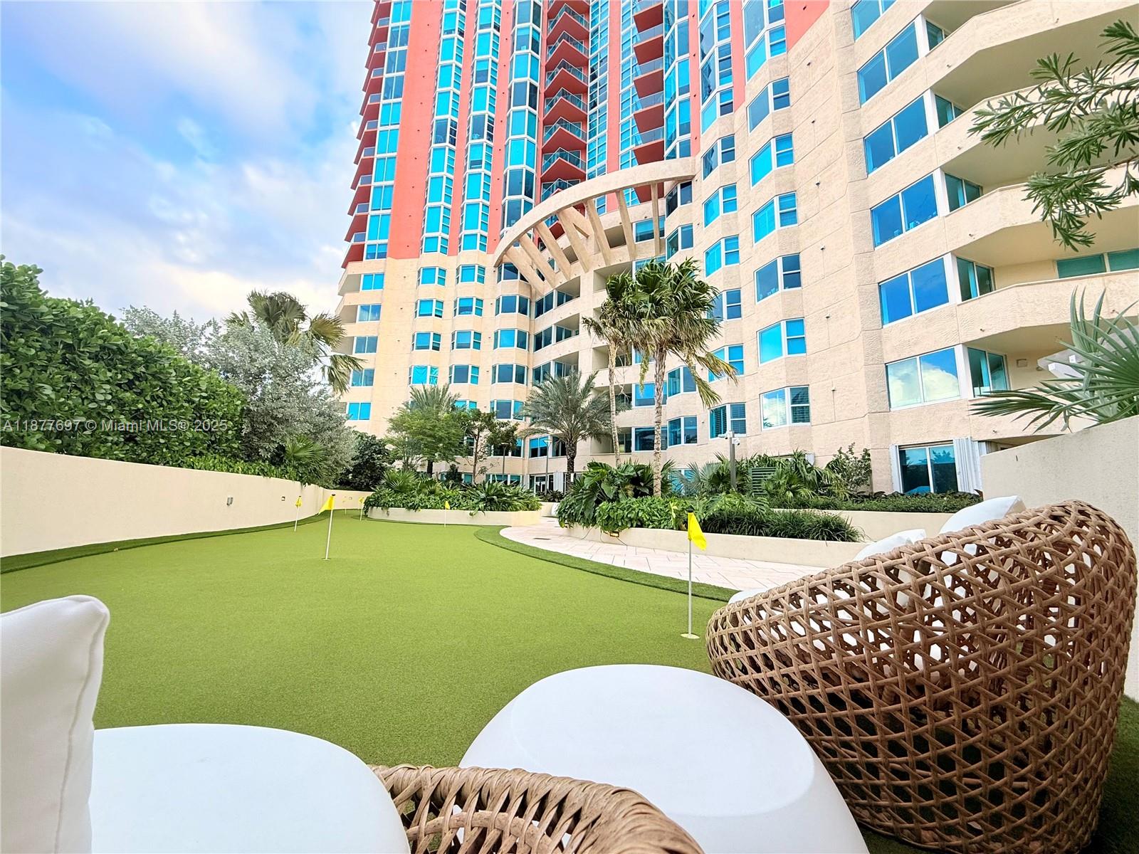 300 S Pointe Dr #2806, Miami Beach FL 33139