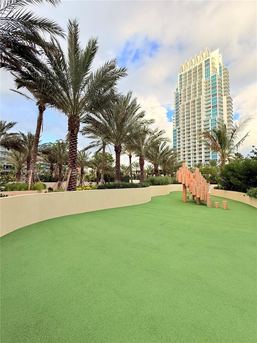 300 S Pointe Dr #2806, Miami Beach FL 33139
