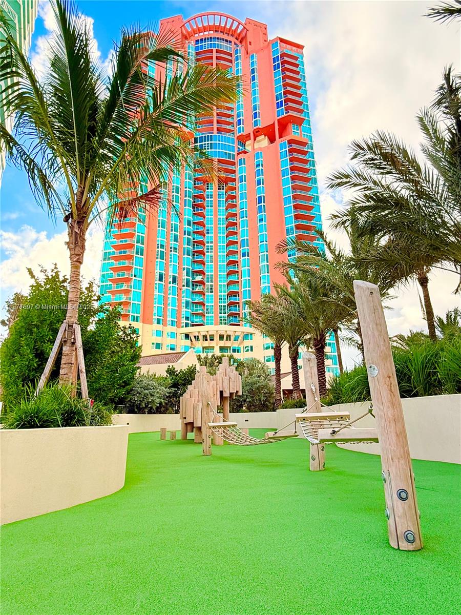 300 S Pointe Dr #2806, Miami Beach FL 33139