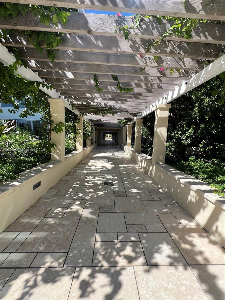 300 S Pointe Dr #2806, Miami Beach FL 33139