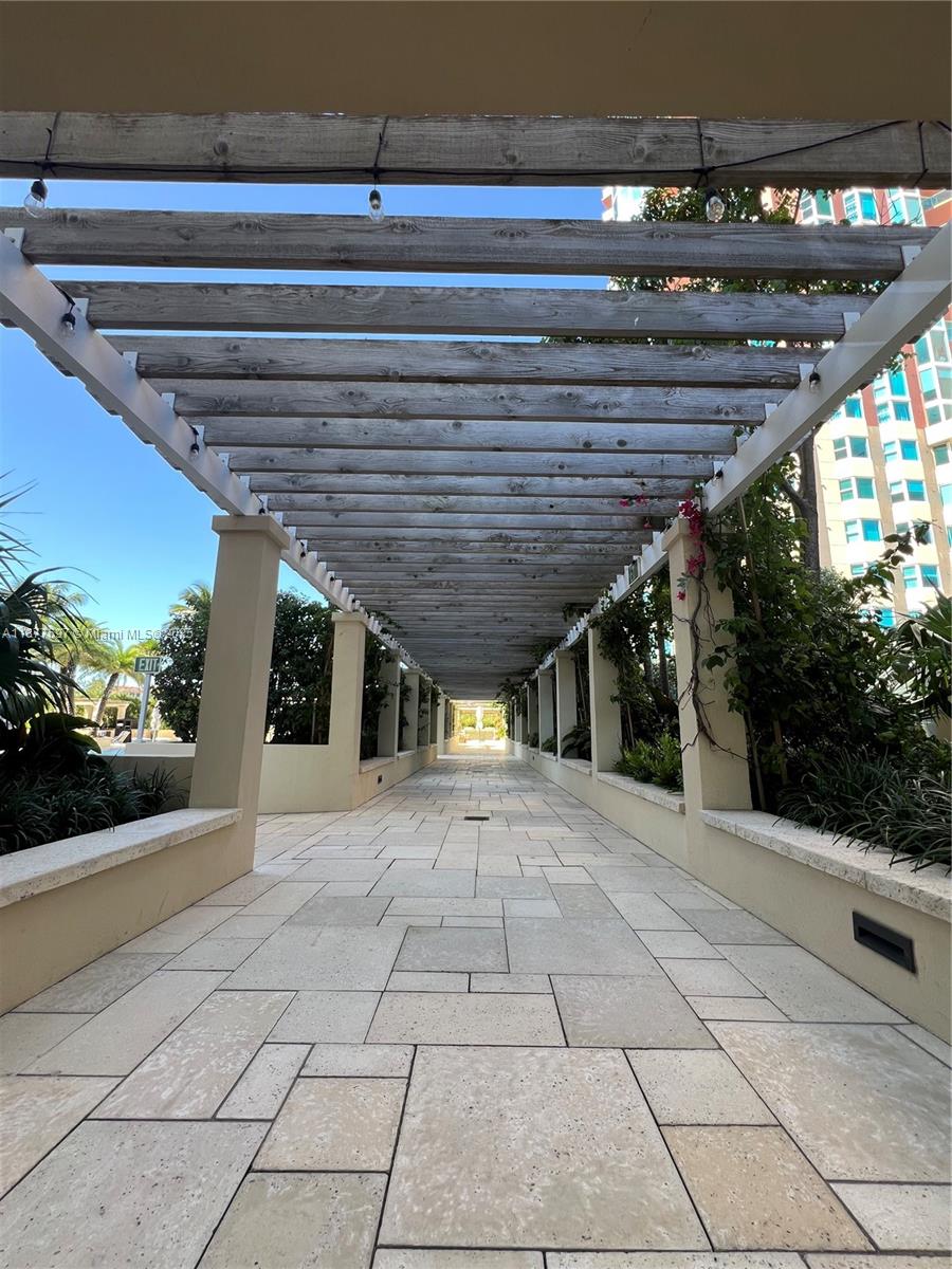 300 S Pointe Dr #2806, Miami Beach FL 33139