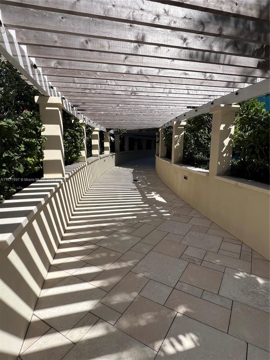 300 S Pointe Dr #2806, Miami Beach FL 33139