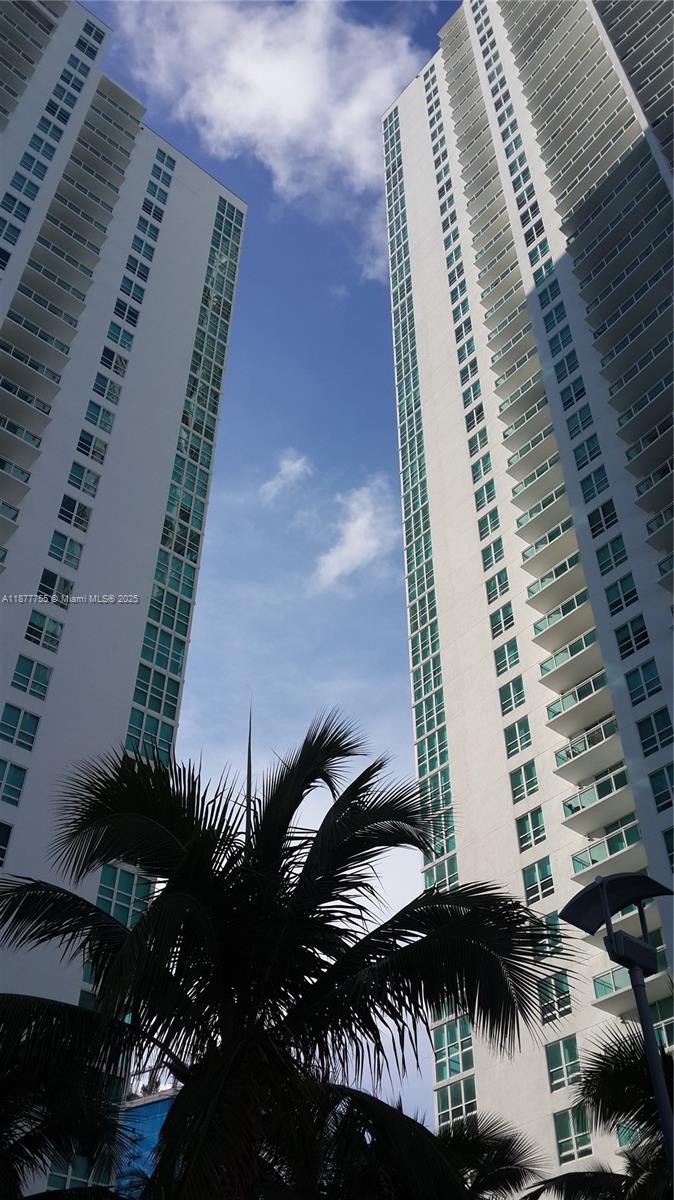 950 Brickell Bay Dr #4005, Miami FL 33131