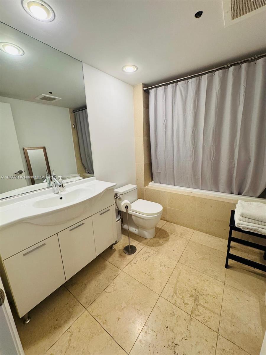 475 Brickell Ave #1910, Miami FL 33131