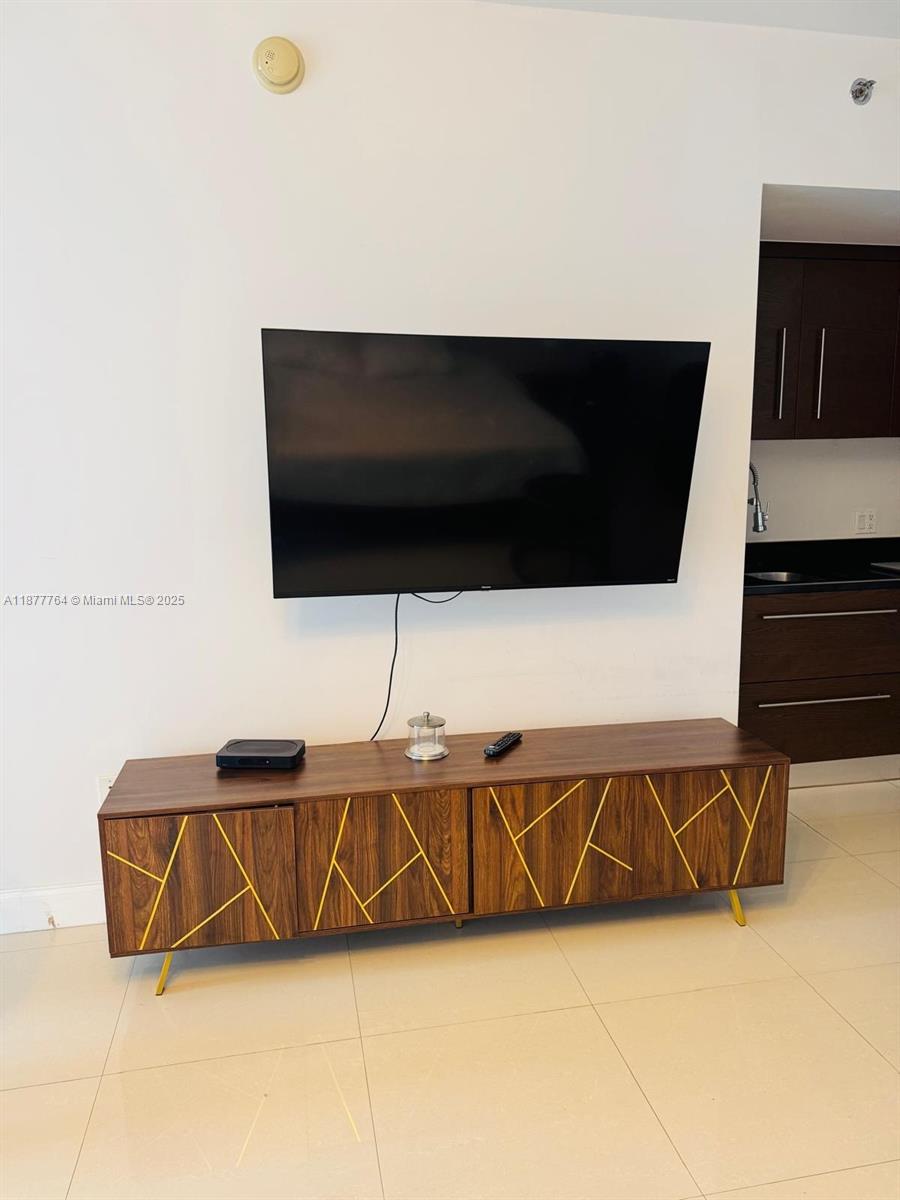 475 Brickell Ave #1910, Miami FL 33131