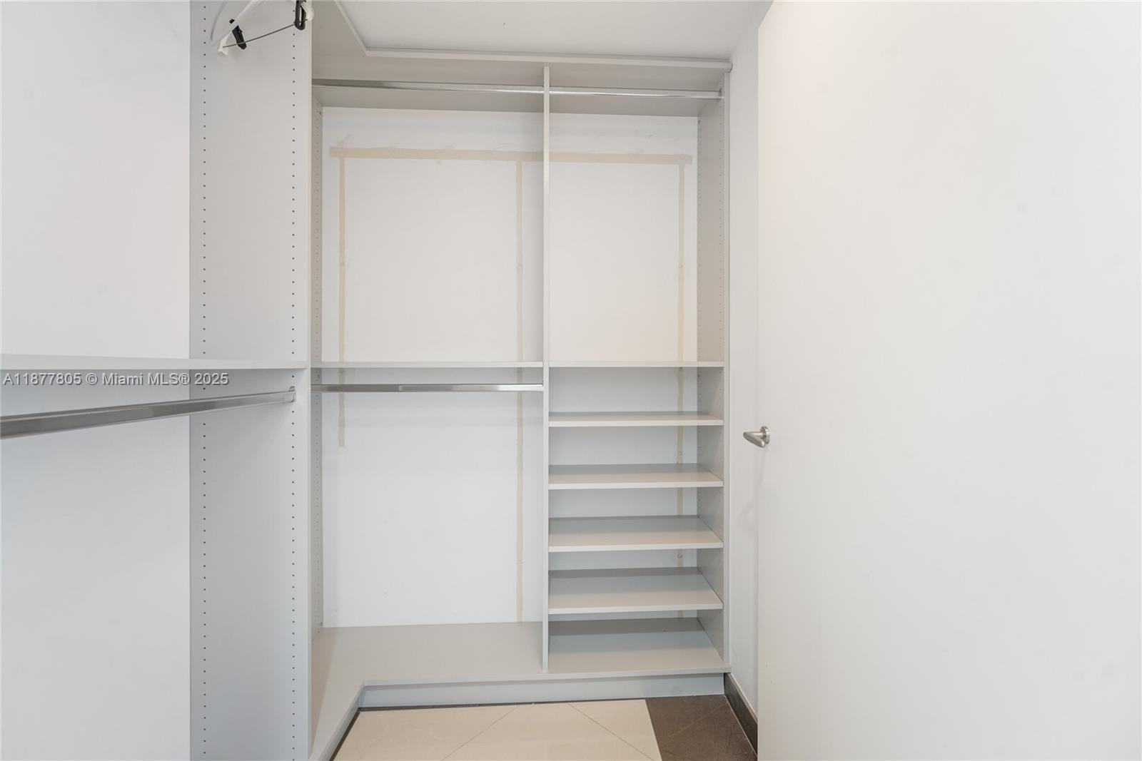 200 Biscayne Boulevard Way #3613, Miami FL 33131