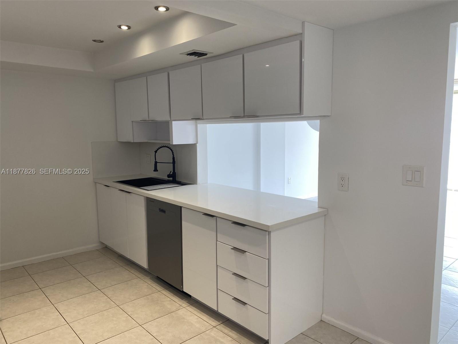 199 Ocean Lane Dr #707, Key Biscayne FL 33149