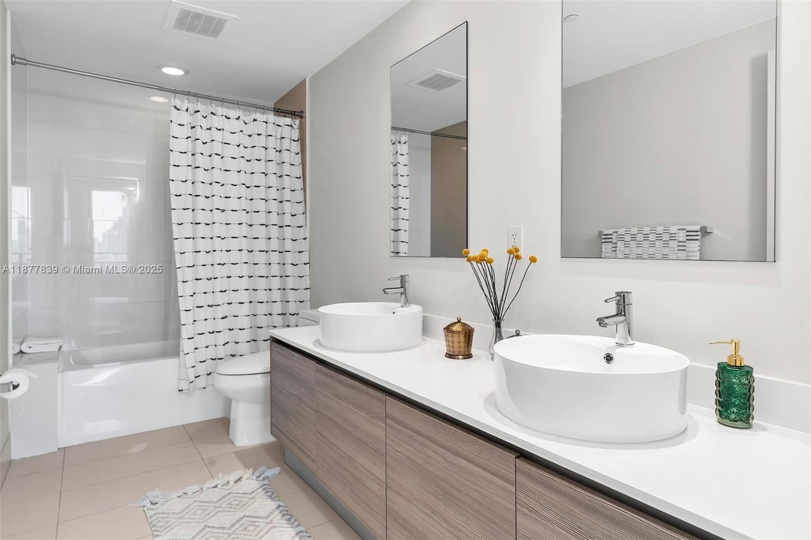 121 NE 34th St #2502, Miami FL 33137