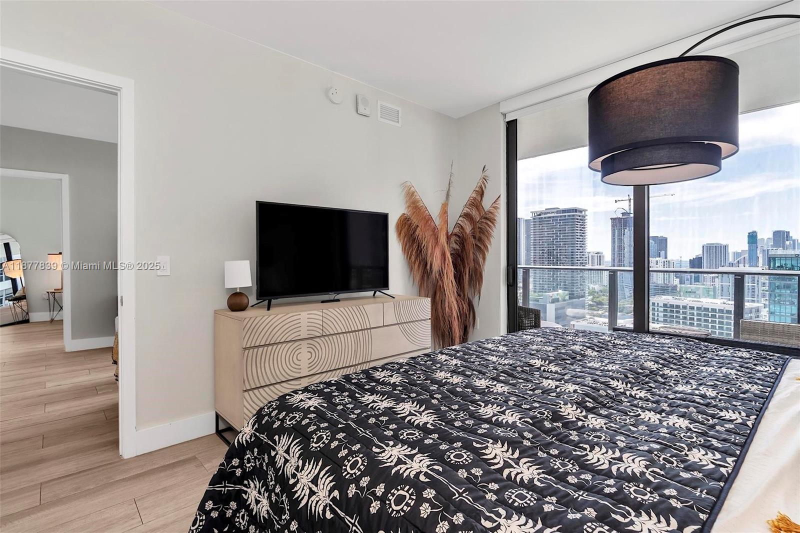 121 NE 34th St #2502, Miami FL 33137