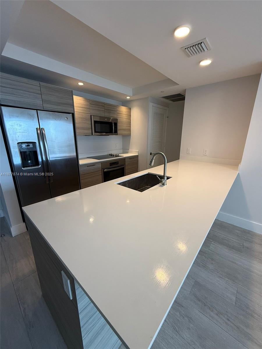 121 NE 34th St #1902, Miami FL 33137