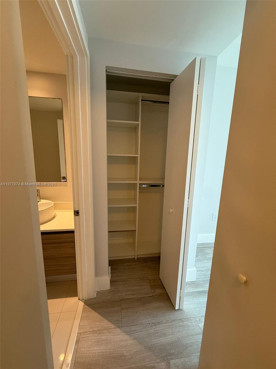 121 NE 34th St #1902, Miami FL 33137