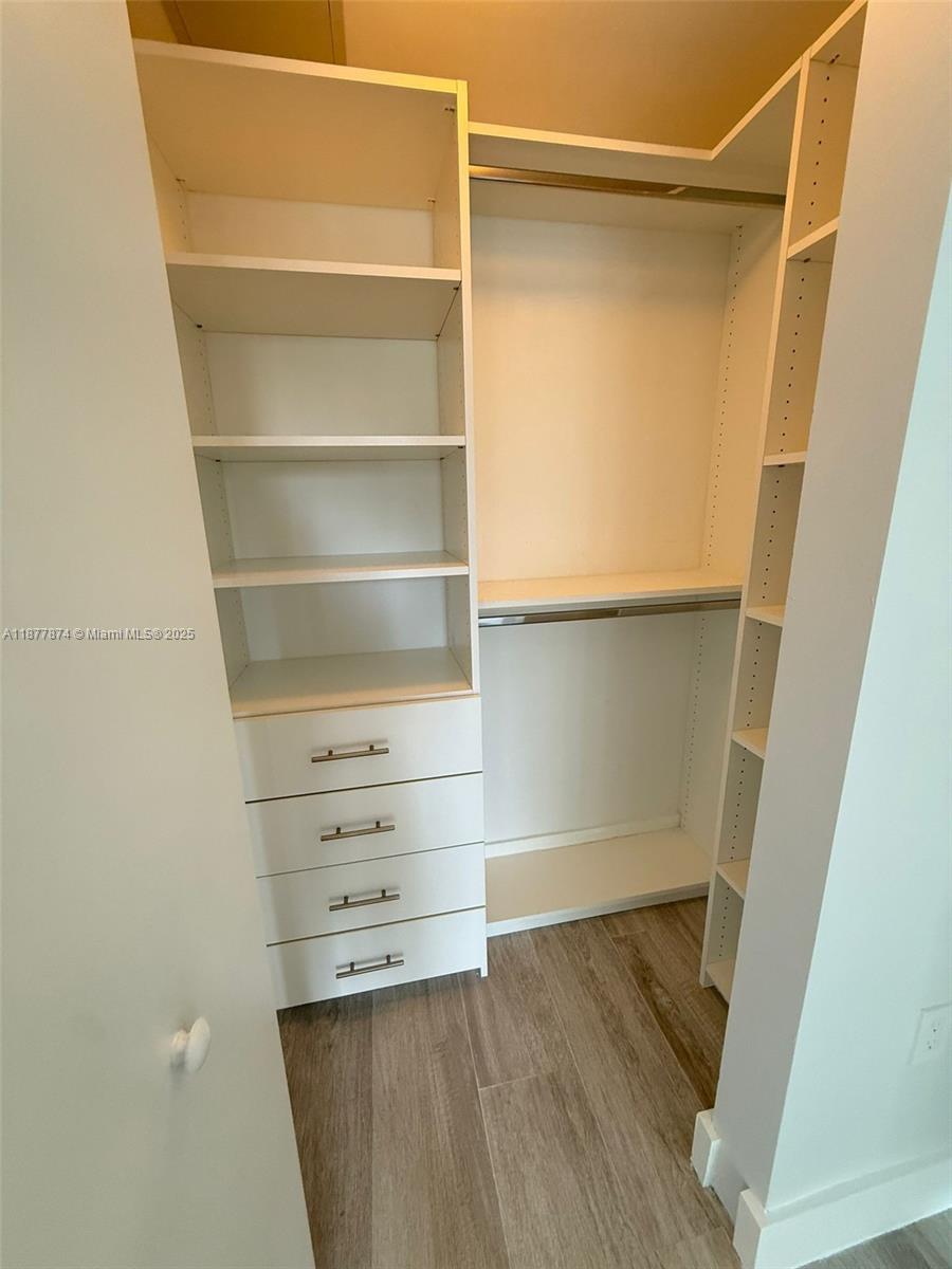 121 NE 34th St #1902, Miami FL 33137