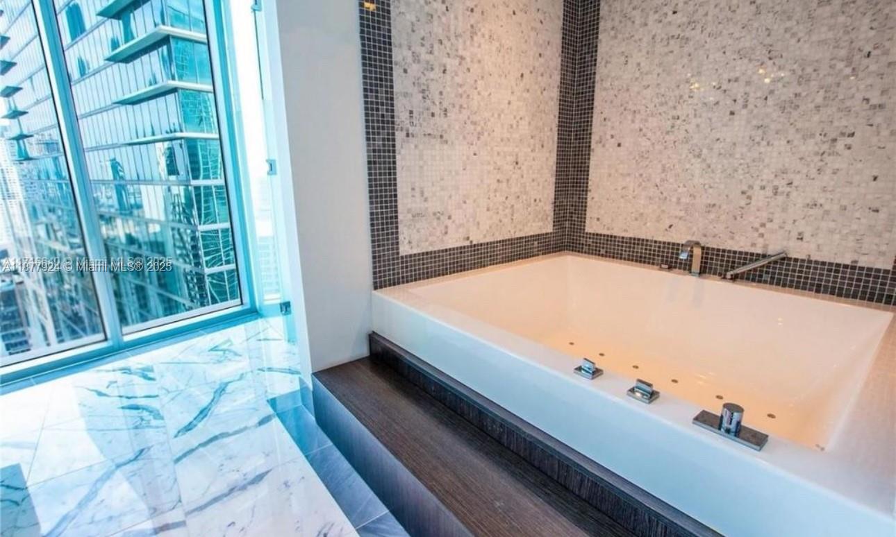200 Biscayne Boulevard Way #3801, Miami FL 33131