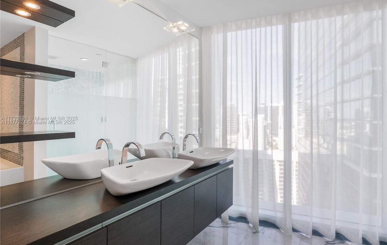 200 Biscayne Boulevard Way #3801, Miami FL 33131