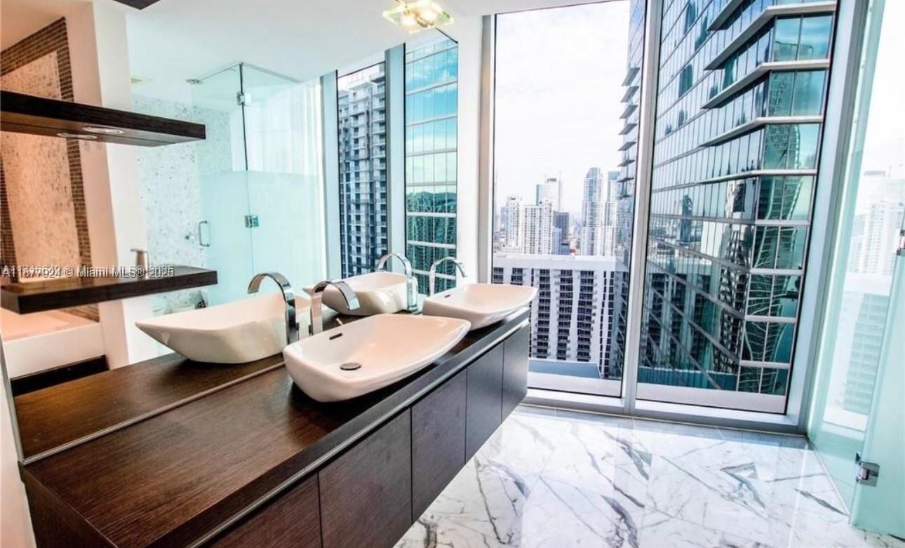 200 Biscayne Boulevard Way #3801, Miami FL 33131