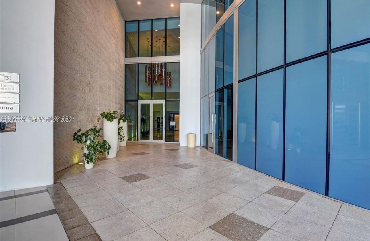 200 Biscayne Boulevard Way #3801, Miami FL 33131
