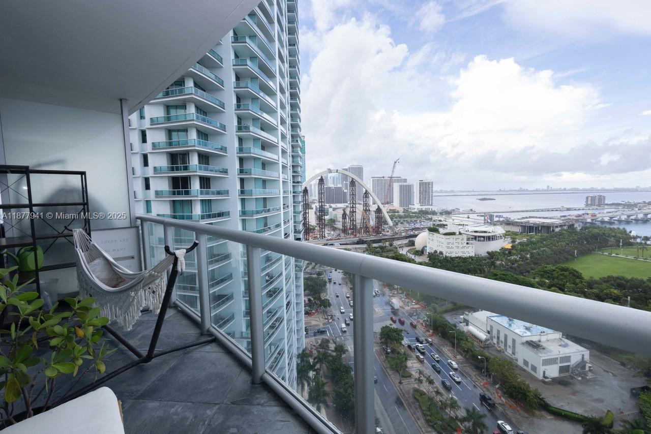 888 Biscayne Blvd #2210, Miami FL 33132
