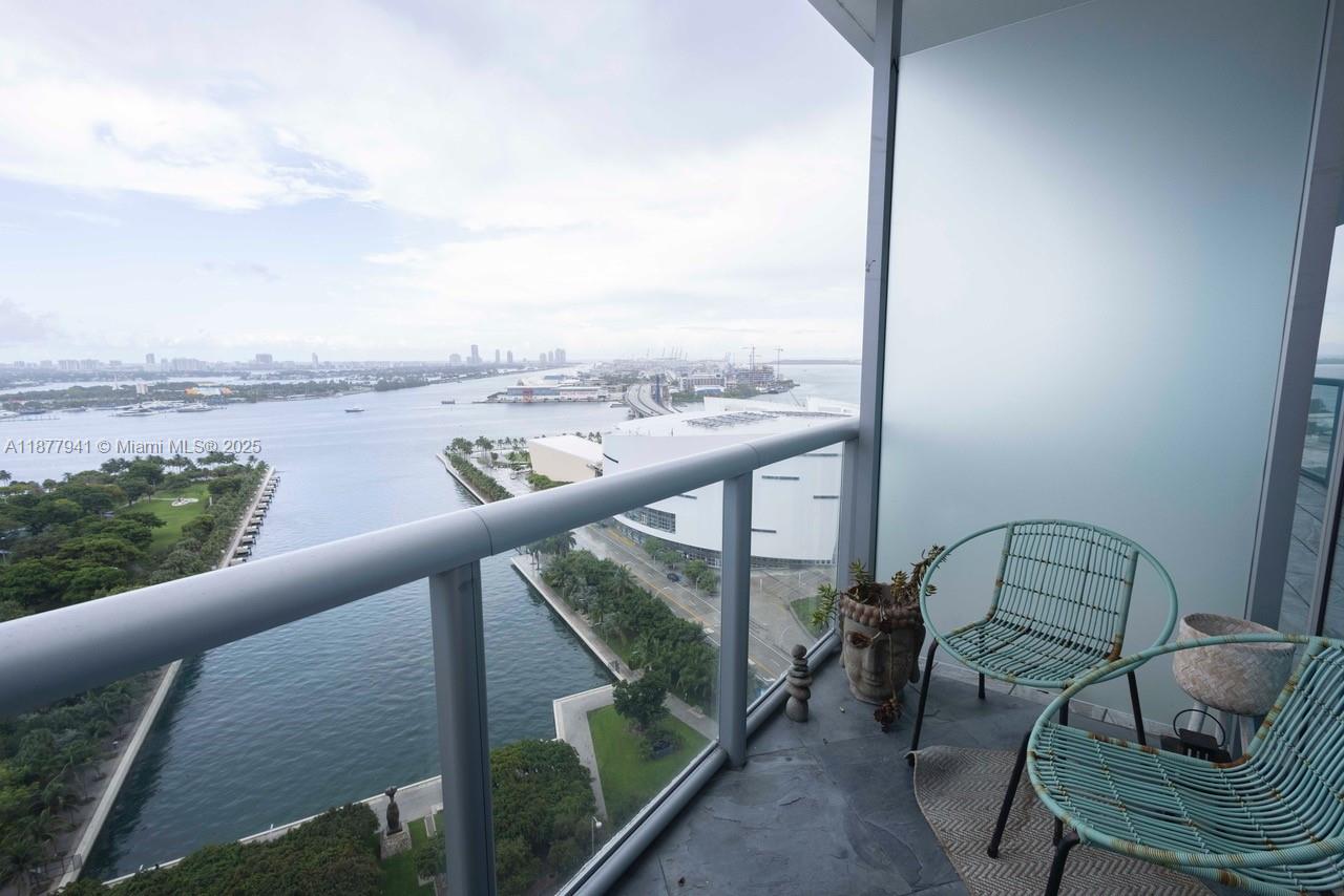 888 Biscayne Blvd #2210, Miami FL 33132