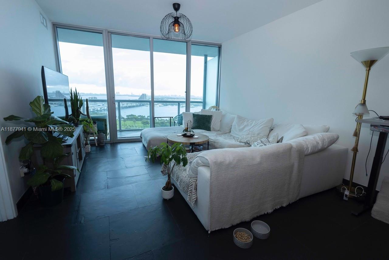 888 Biscayne Blvd #2210, Miami FL 33132