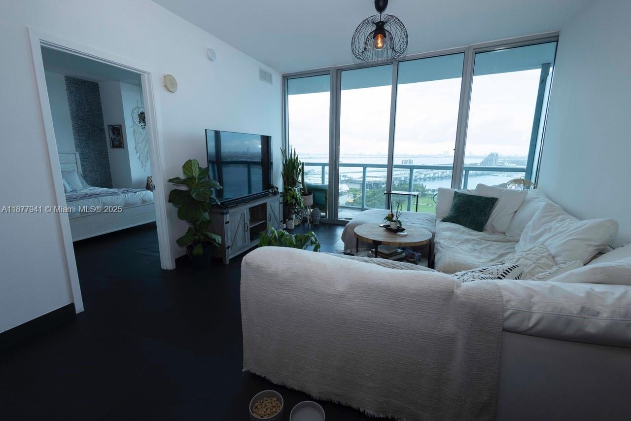 888 Biscayne Blvd #2210, Miami FL 33132