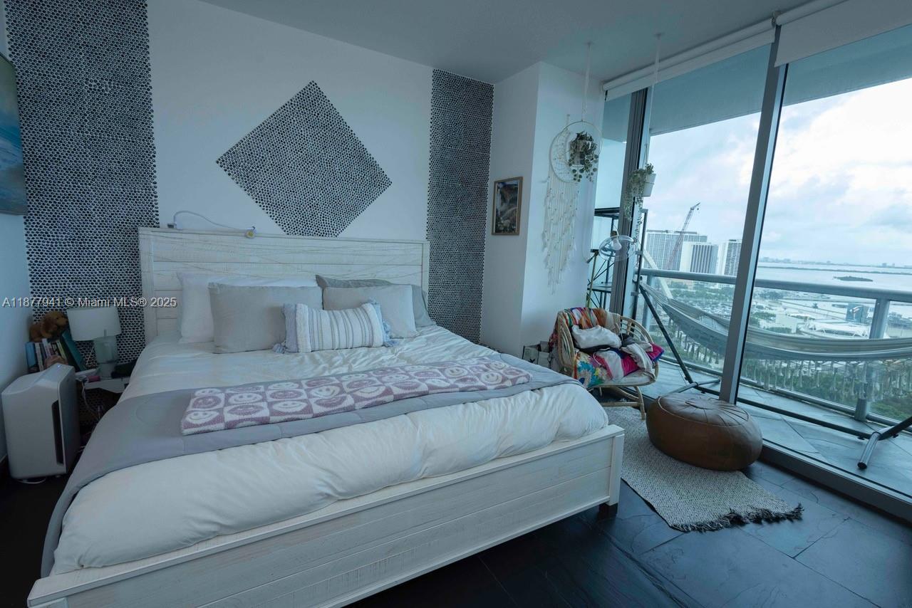 888 Biscayne Blvd #2210, Miami FL 33132