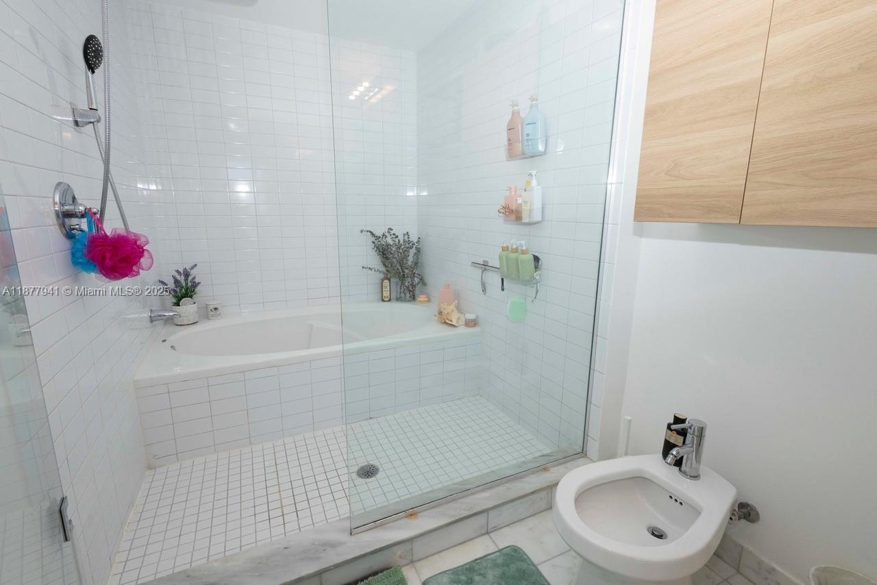 888 Biscayne Blvd #2210, Miami FL 33132