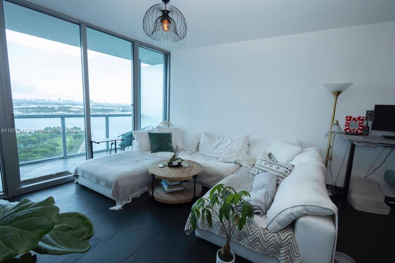 888 Biscayne Blvd #2210, Miami FL 33132