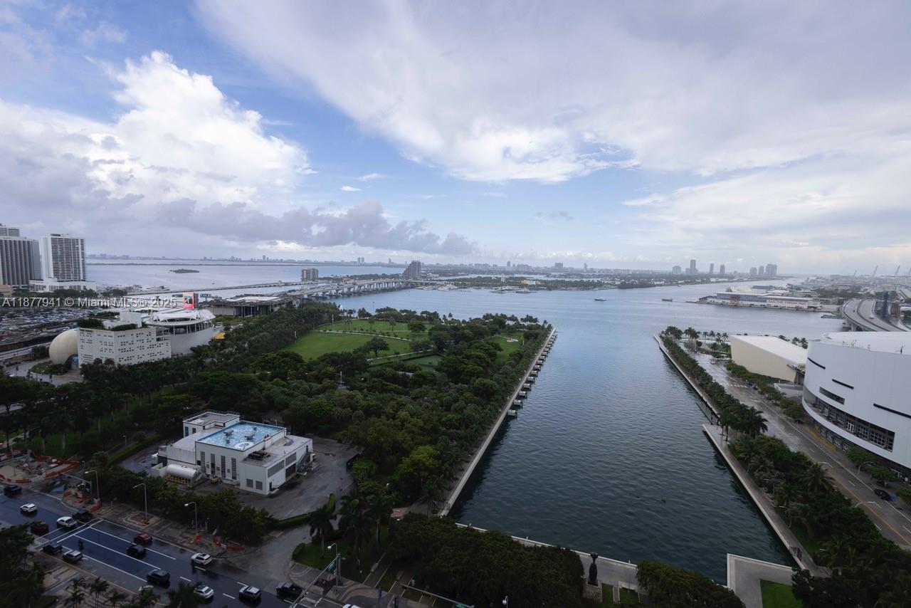 888 Biscayne Blvd #2210, Miami FL 33132