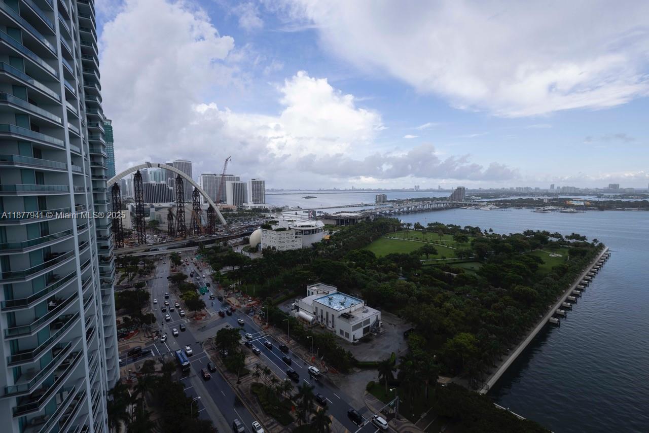 888 Biscayne Blvd #2210, Miami FL 33132