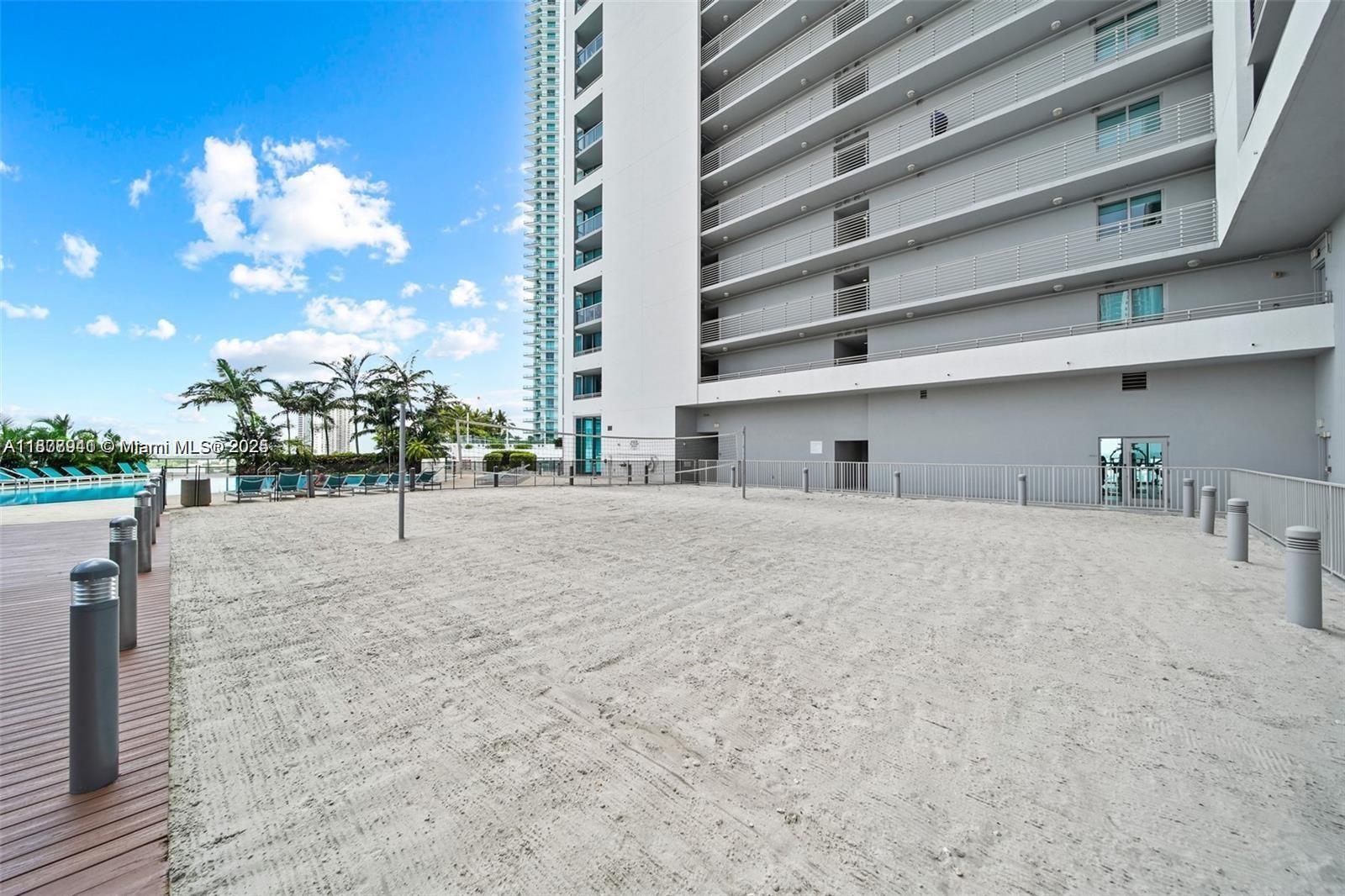 888 Biscayne Blvd #2210, Miami FL 33132