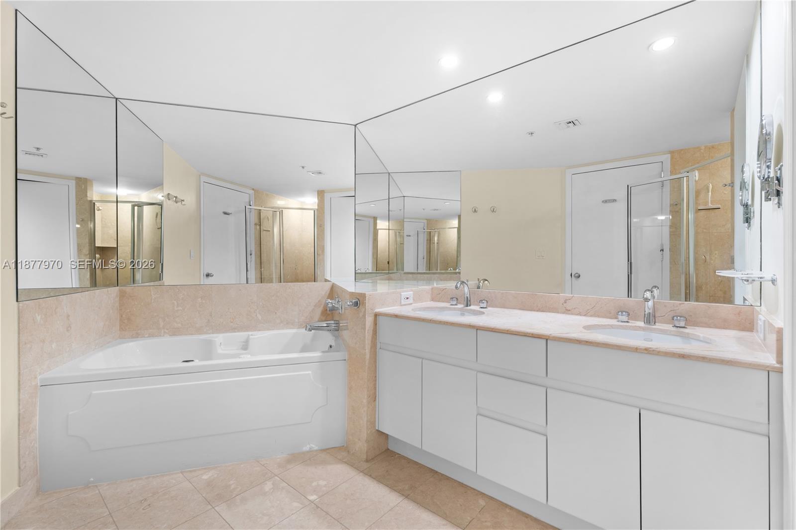 848 Brickell Key Dr #2502, Miami FL 33131