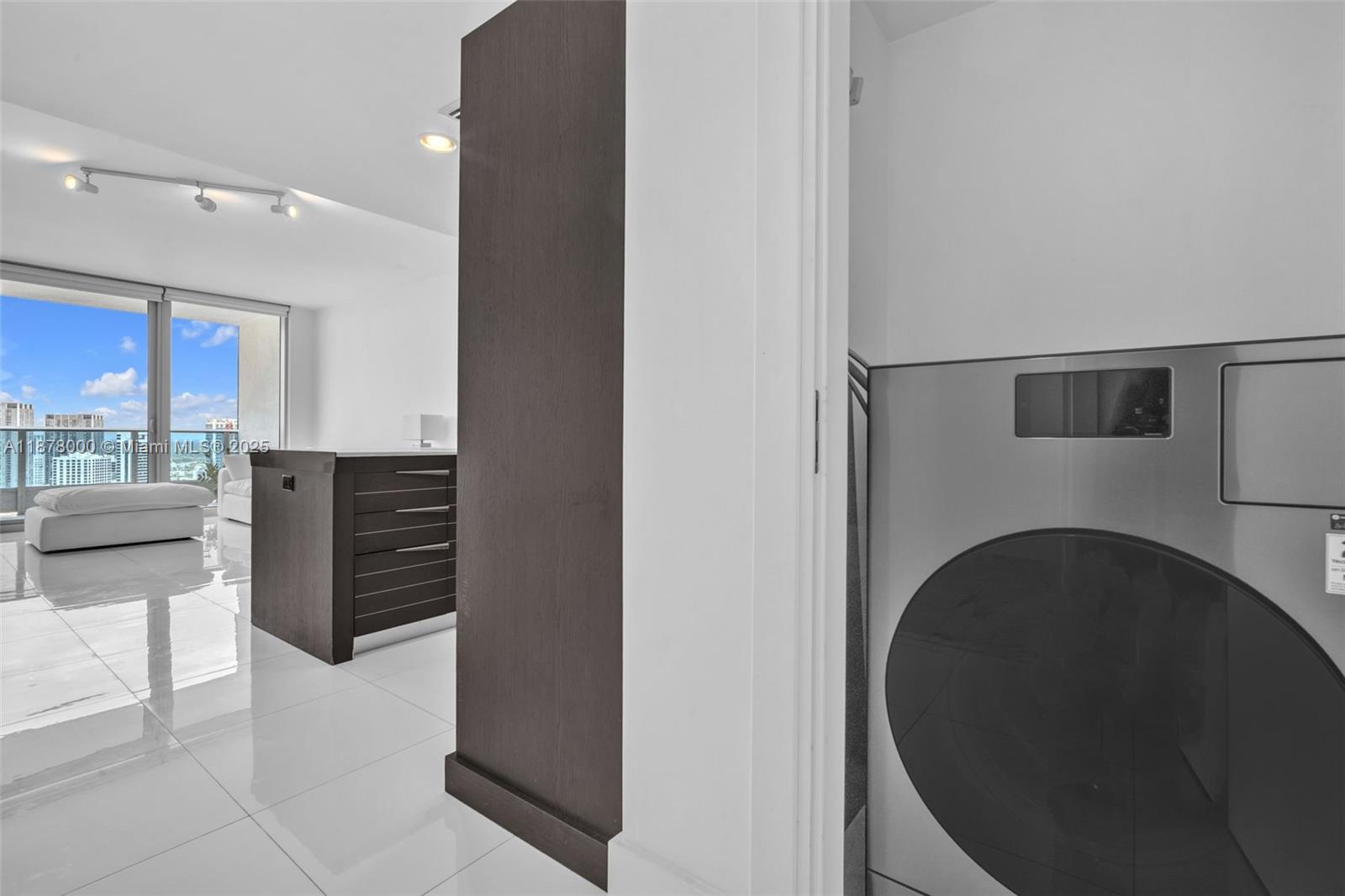 200 Biscayne Boulevard Way #4012, Miami FL 33131