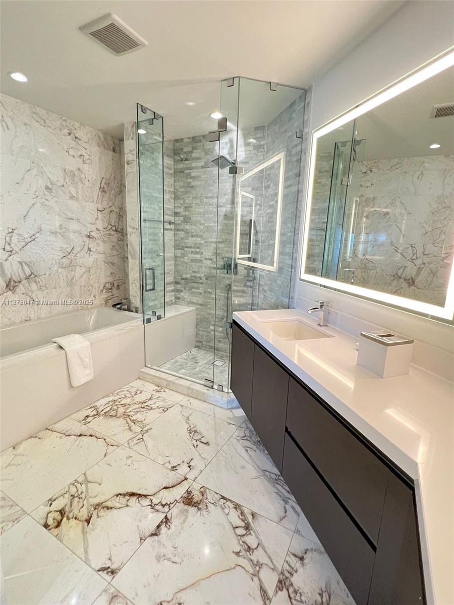 851 NE 1st Ave #1906, Miami FL 33132