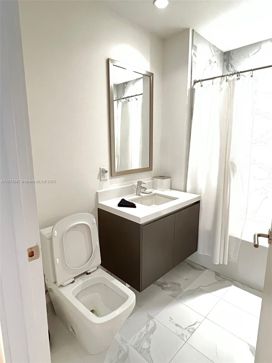 851 NE 1st Ave #1906, Miami FL 33132