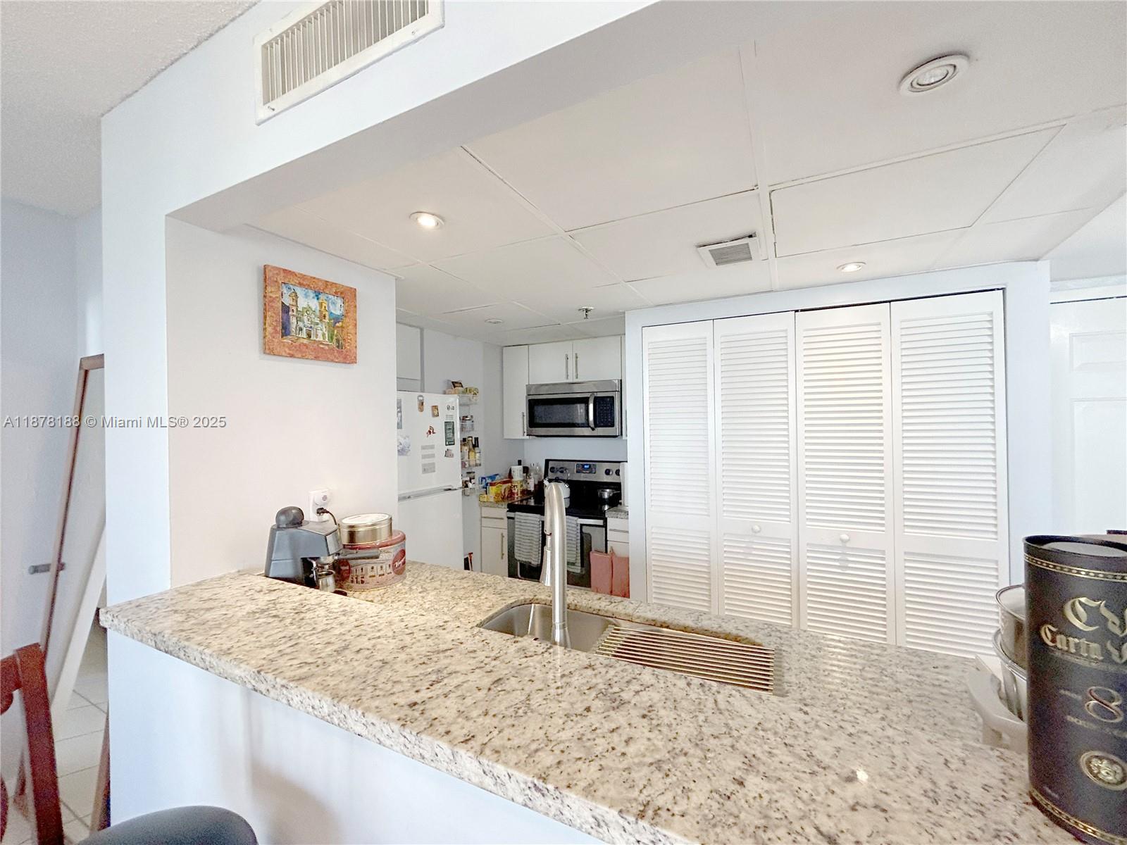 540 Brickell Key Dr #811, Miami FL 33131