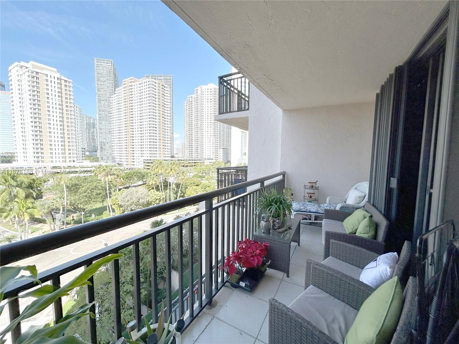 540 Brickell Key Dr #811, Miami FL 33131