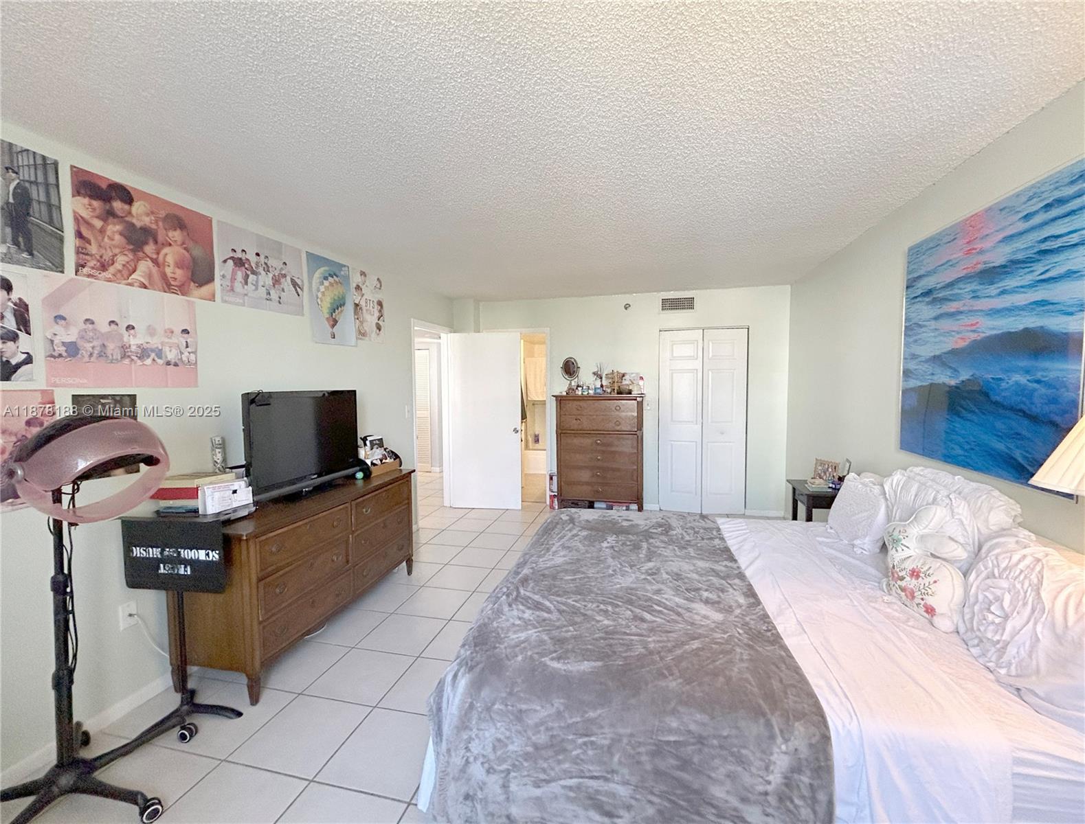 540 Brickell Key Dr #811, Miami FL 33131