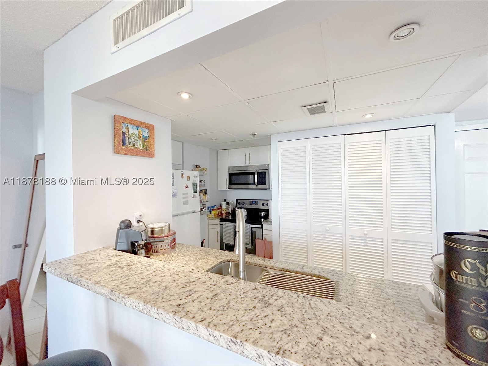 540 Brickell Key Dr #811, Miami FL 33131