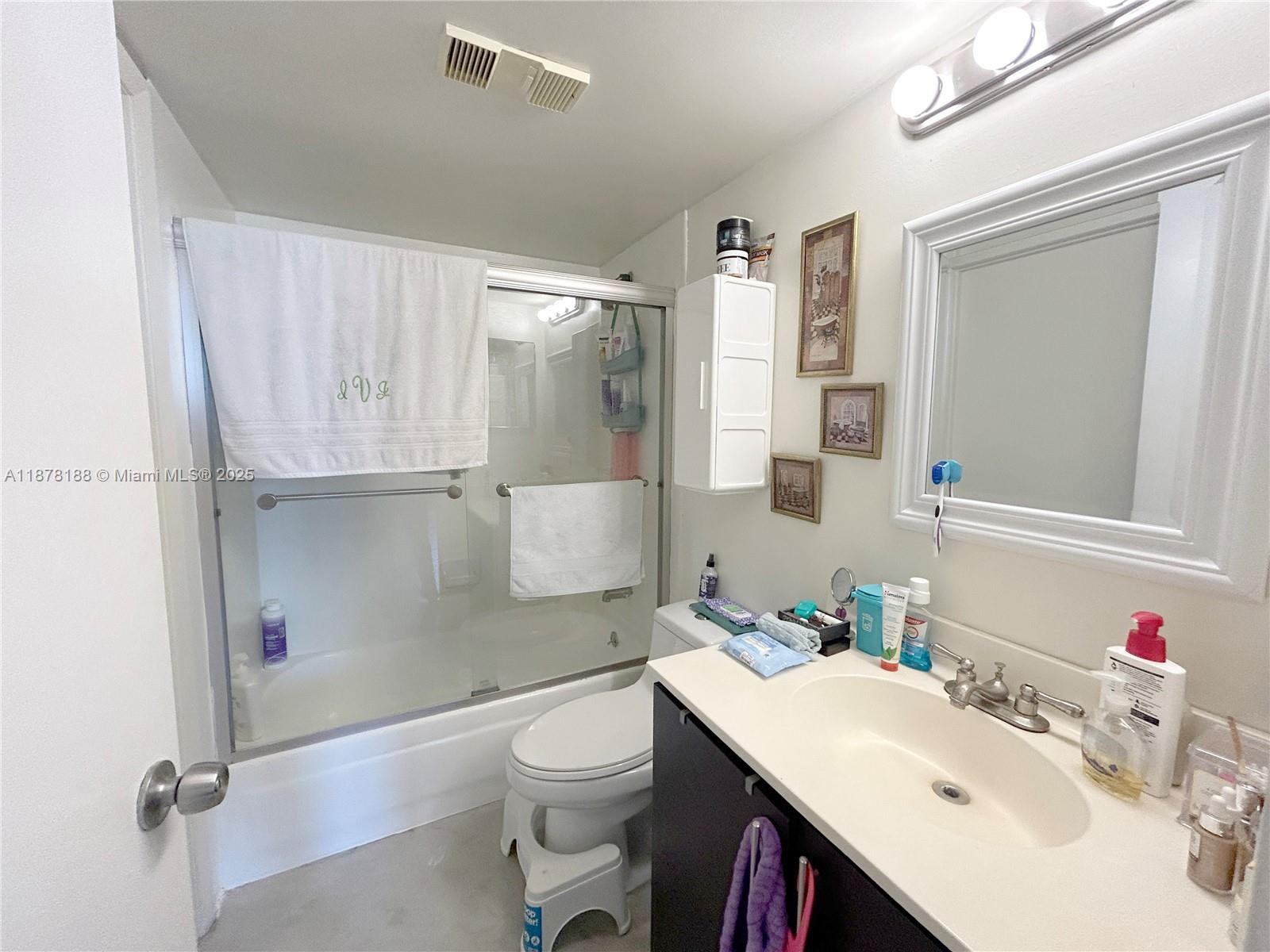 540 Brickell Key Dr #811, Miami FL 33131