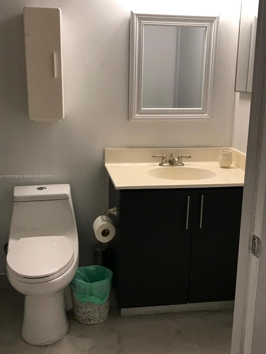 540 Brickell Key Dr #811, Miami FL 33131
