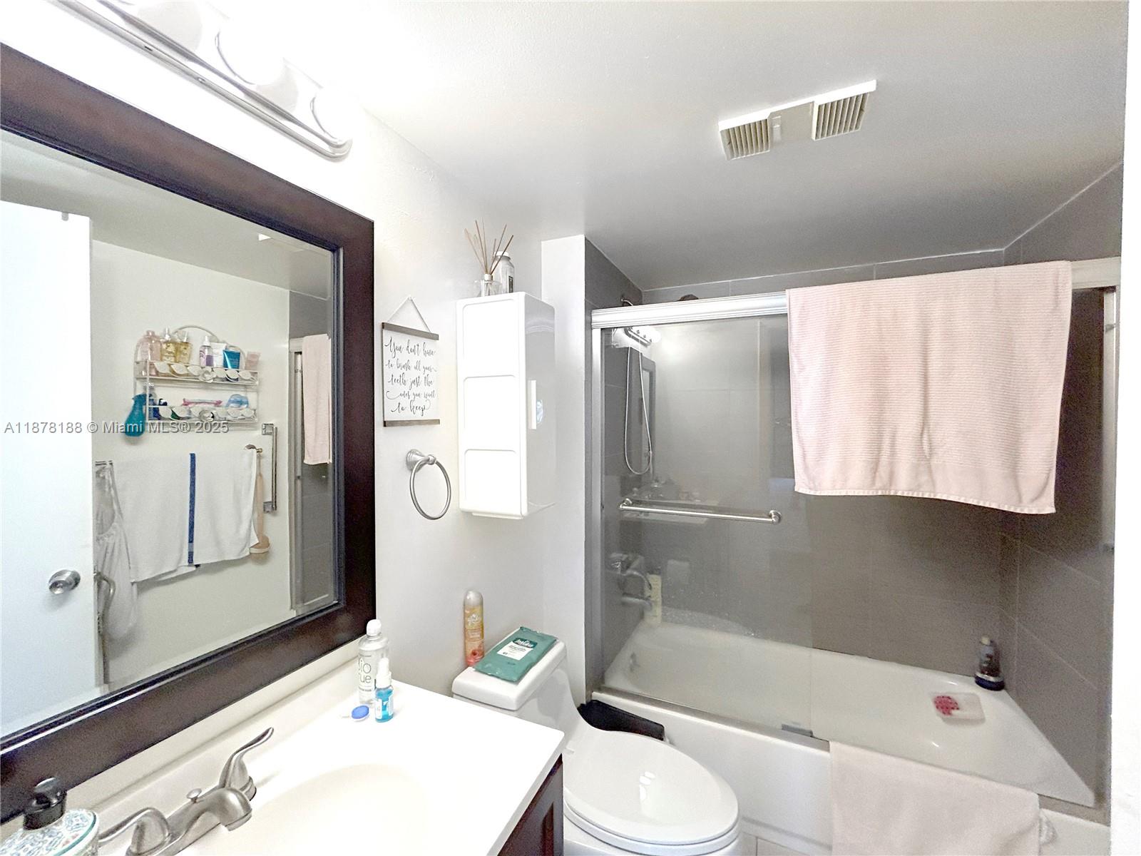 540 Brickell Key Dr #811, Miami FL 33131