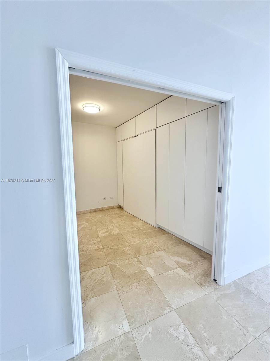 808 Brickell Key Dr #3106, Miami FL 33131