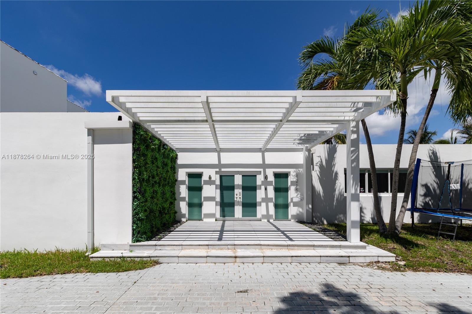1215 N Biscayne Point Rd, Miami Beach FL 33141